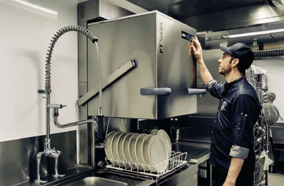 ¿Es obligatorio tener lavavajillas en un bar?