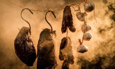 Prohibición de aditivos ahumados: UE prohíbe su uso