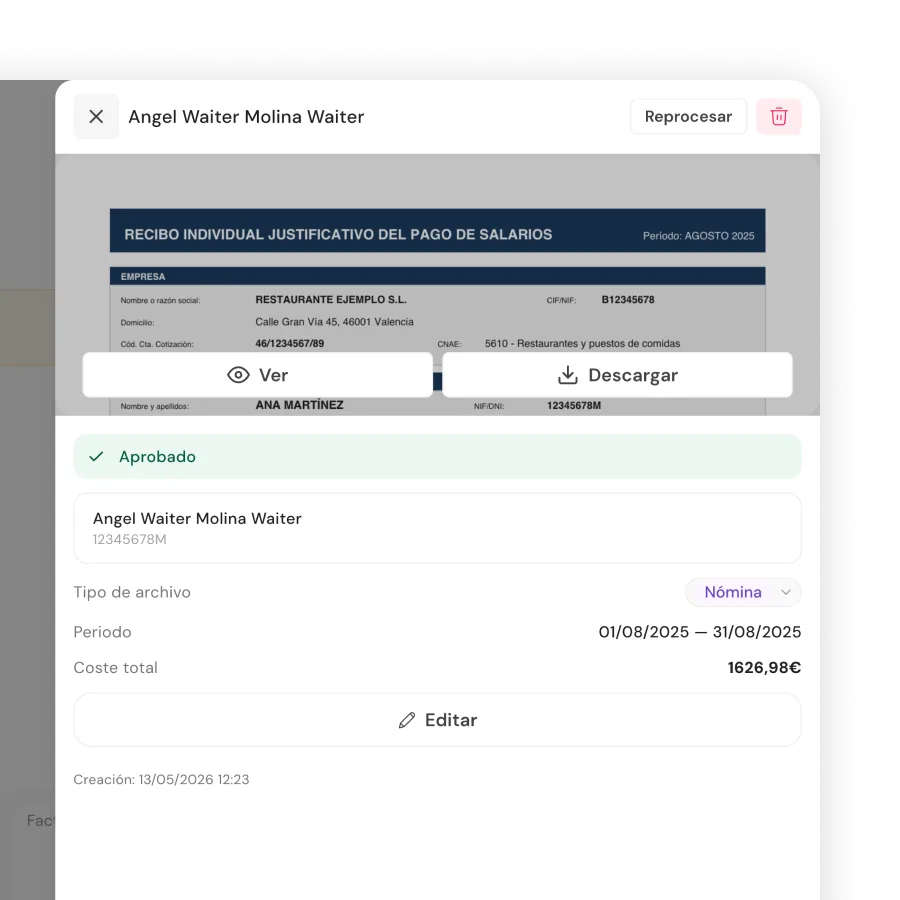 App del empleado con nóminas organizadas por año y botón de descarga en PDF