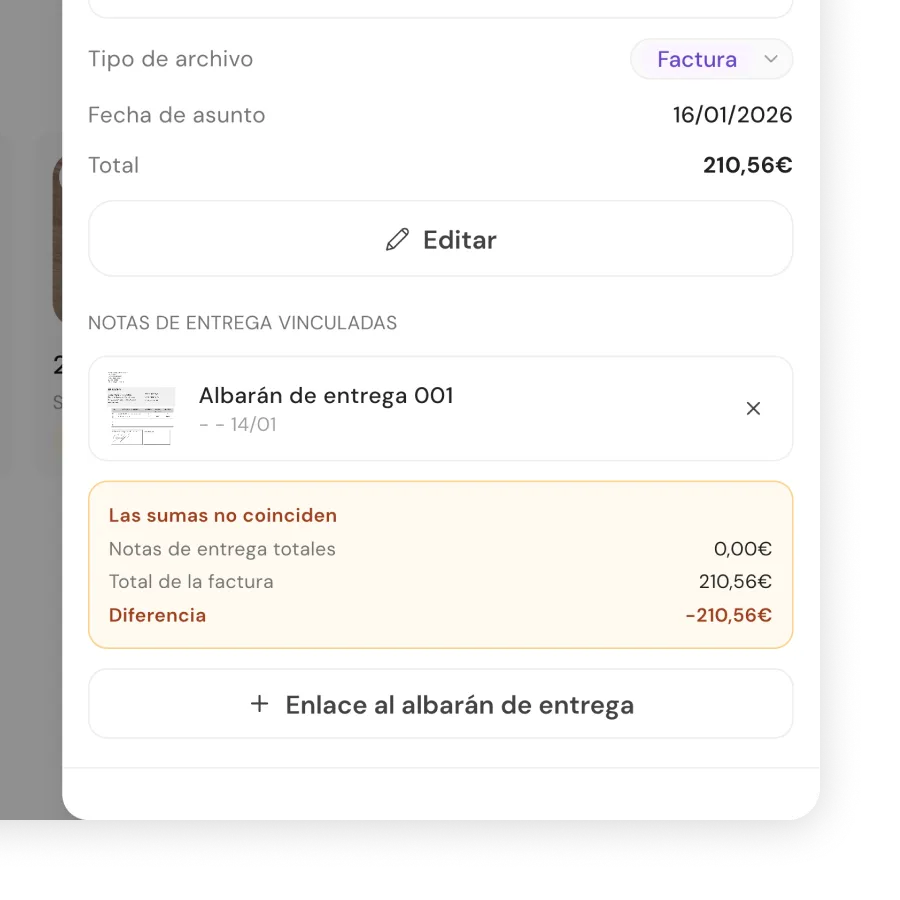 Vista de reconciliación entre factura y albaranes con diferencias marcadas en el panel