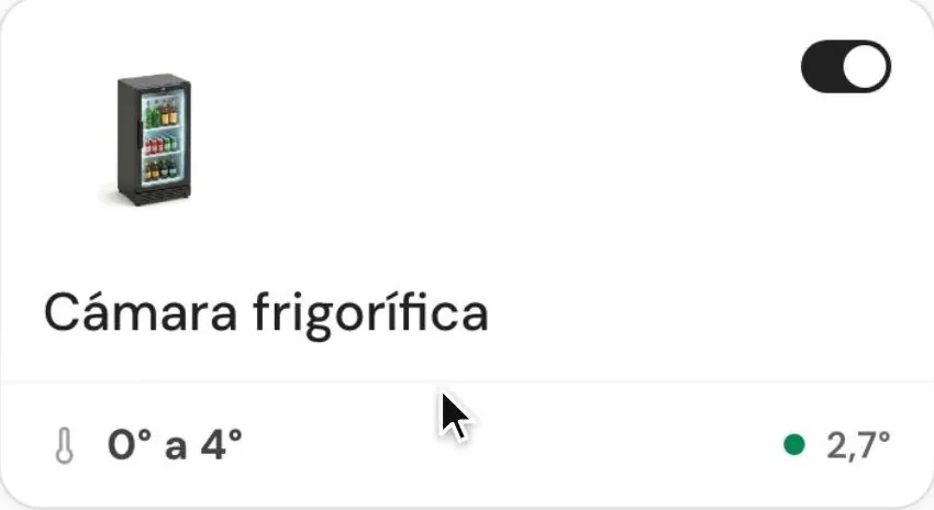 Cámara frigorífica en Qamarero: lectura del sensor de 2,7 °C y rango configurado de 0 a 4 °C