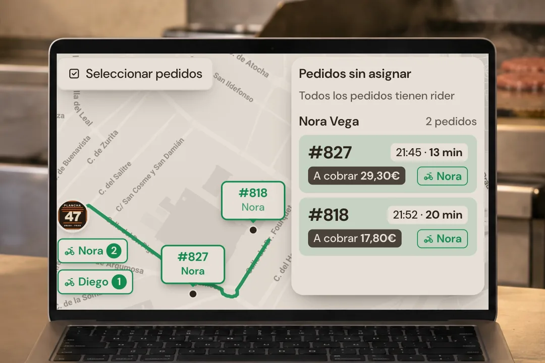 Pantalla de reparto con varios pedidos seleccionados en el mapa y asignación a un rider